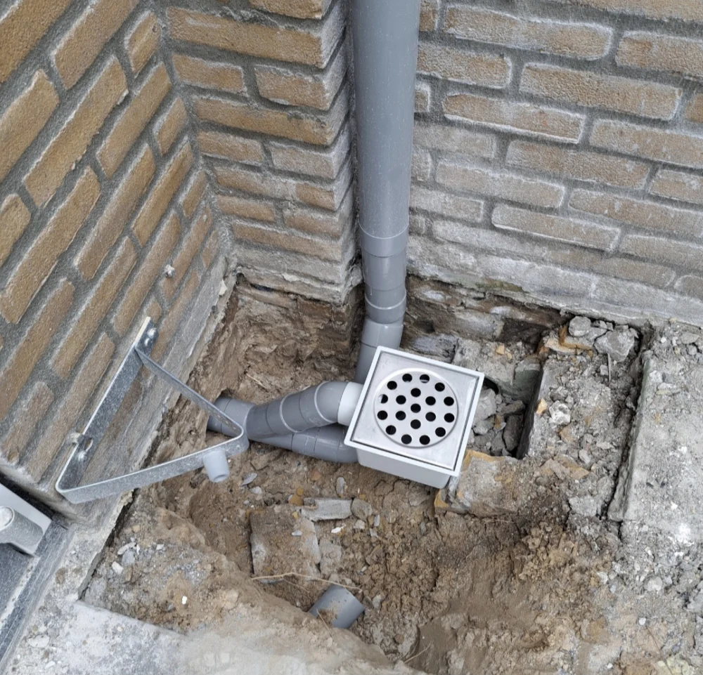 Afvoer en riolering bij een lekkage hersteld